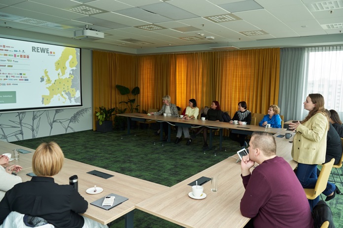 Pirmojo naujosios IKI Klientų valdybos posėdžio akimirka.